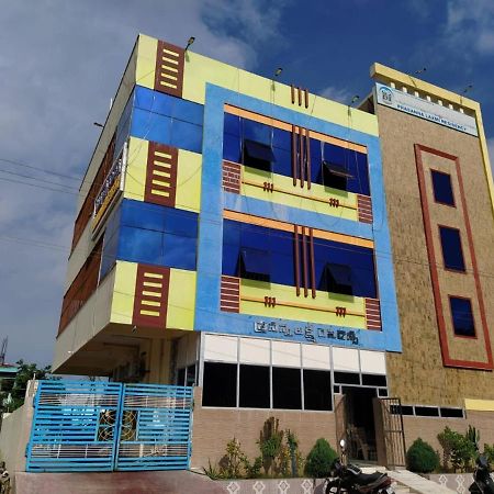 Prasanna Laxmi Residency Bhadrachalam Bagian luar foto