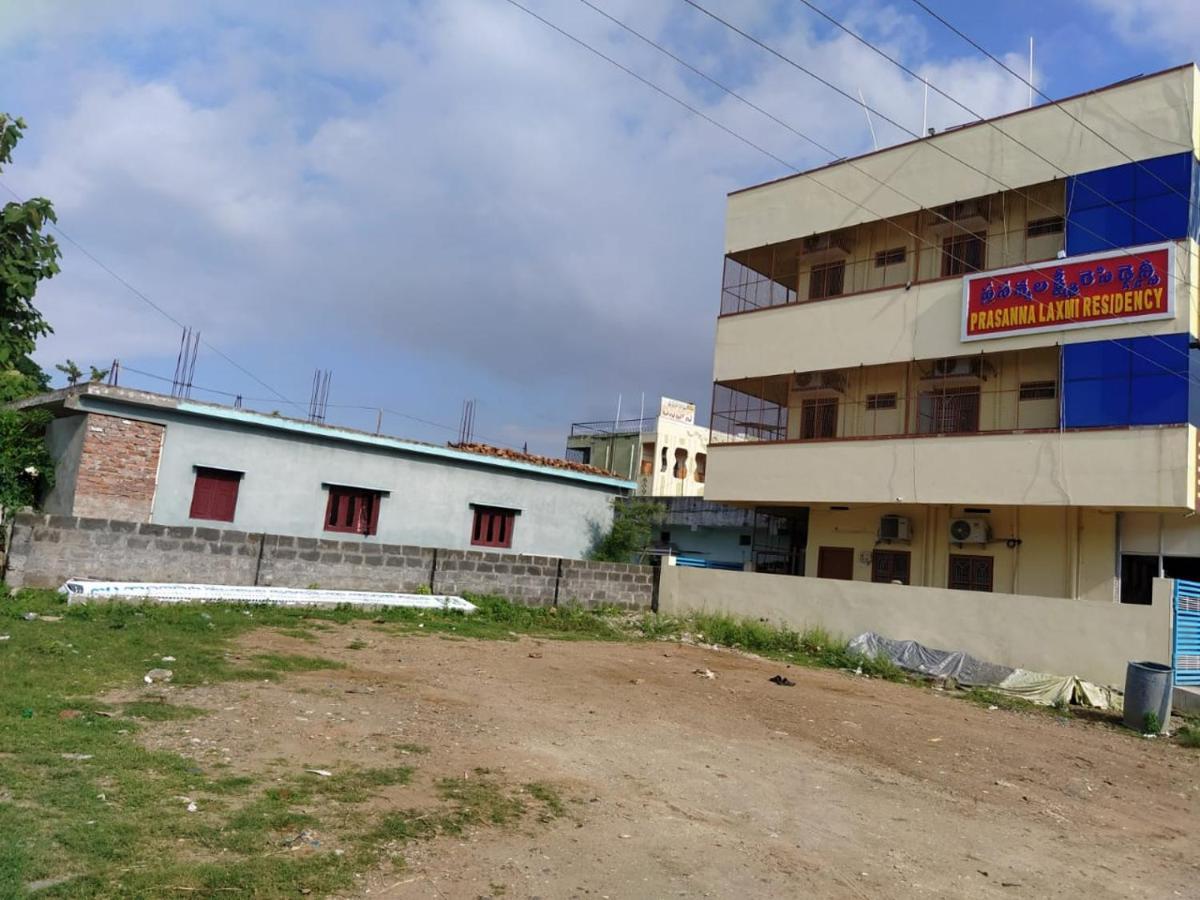 Prasanna Laxmi Residency Bhadrachalam Bagian luar foto